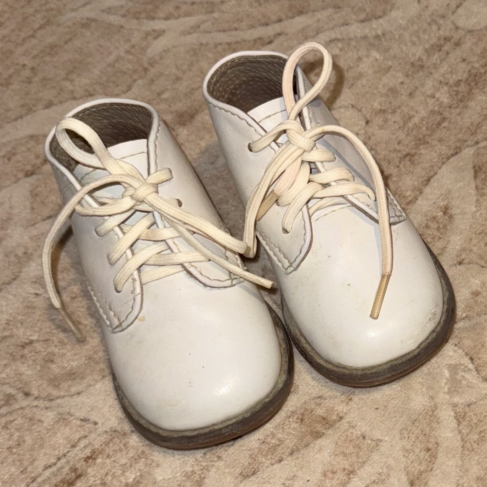 FootMates White Kids Dress Shoes